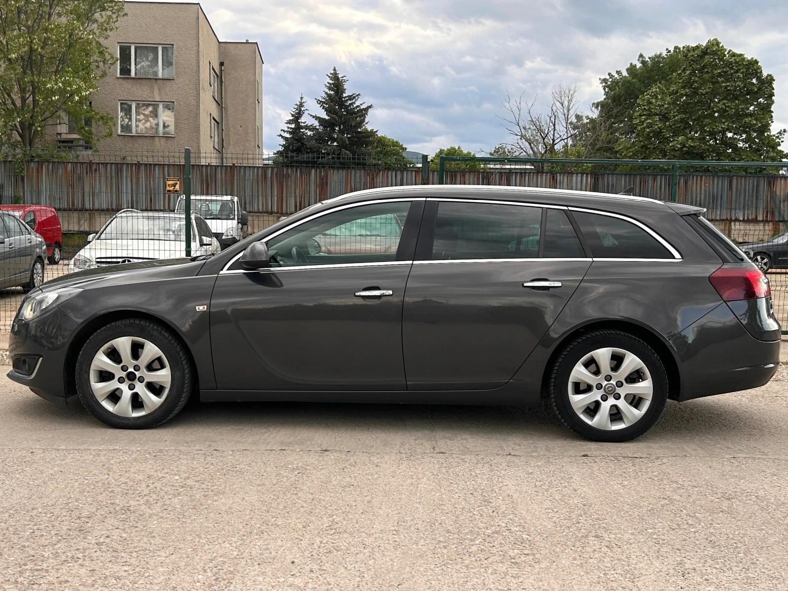 Opel Insignia, снимка 2 - Автомобили и джипове - 55598369