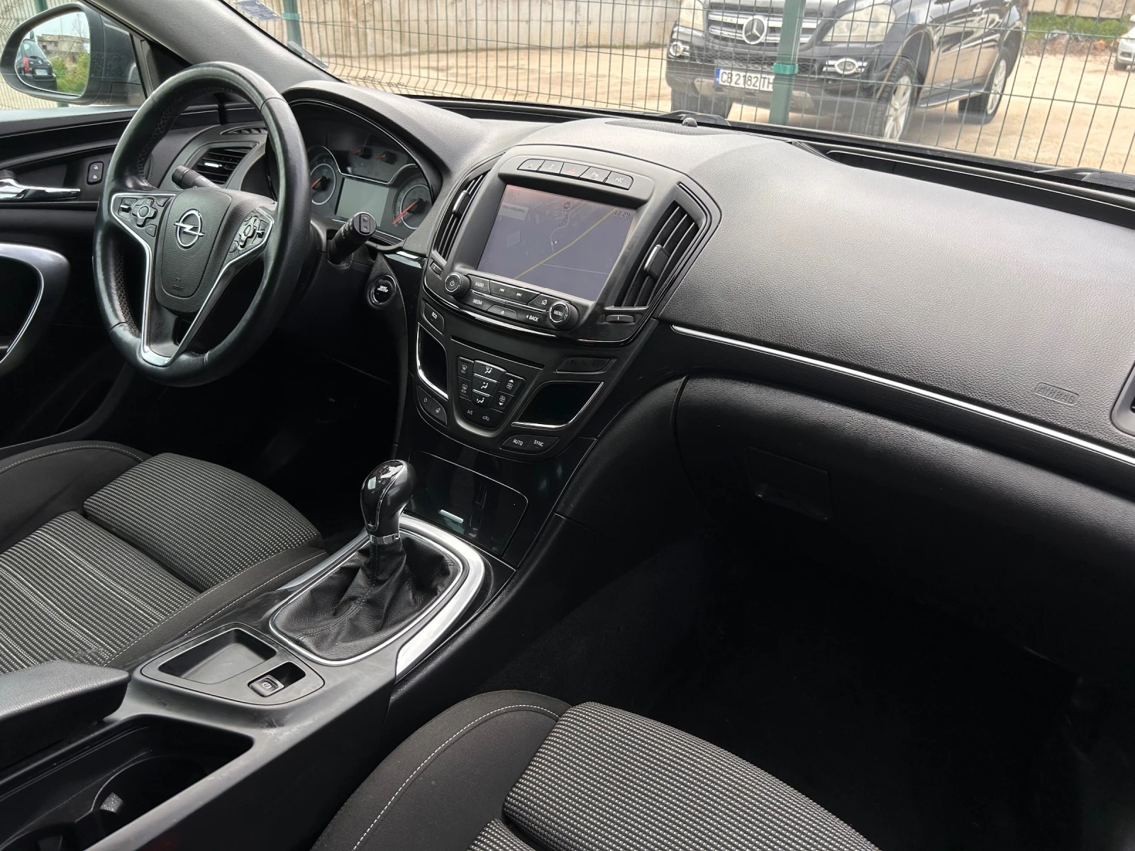 Opel Insignia, снимка 11 - Автомобили и джипове - 55598369