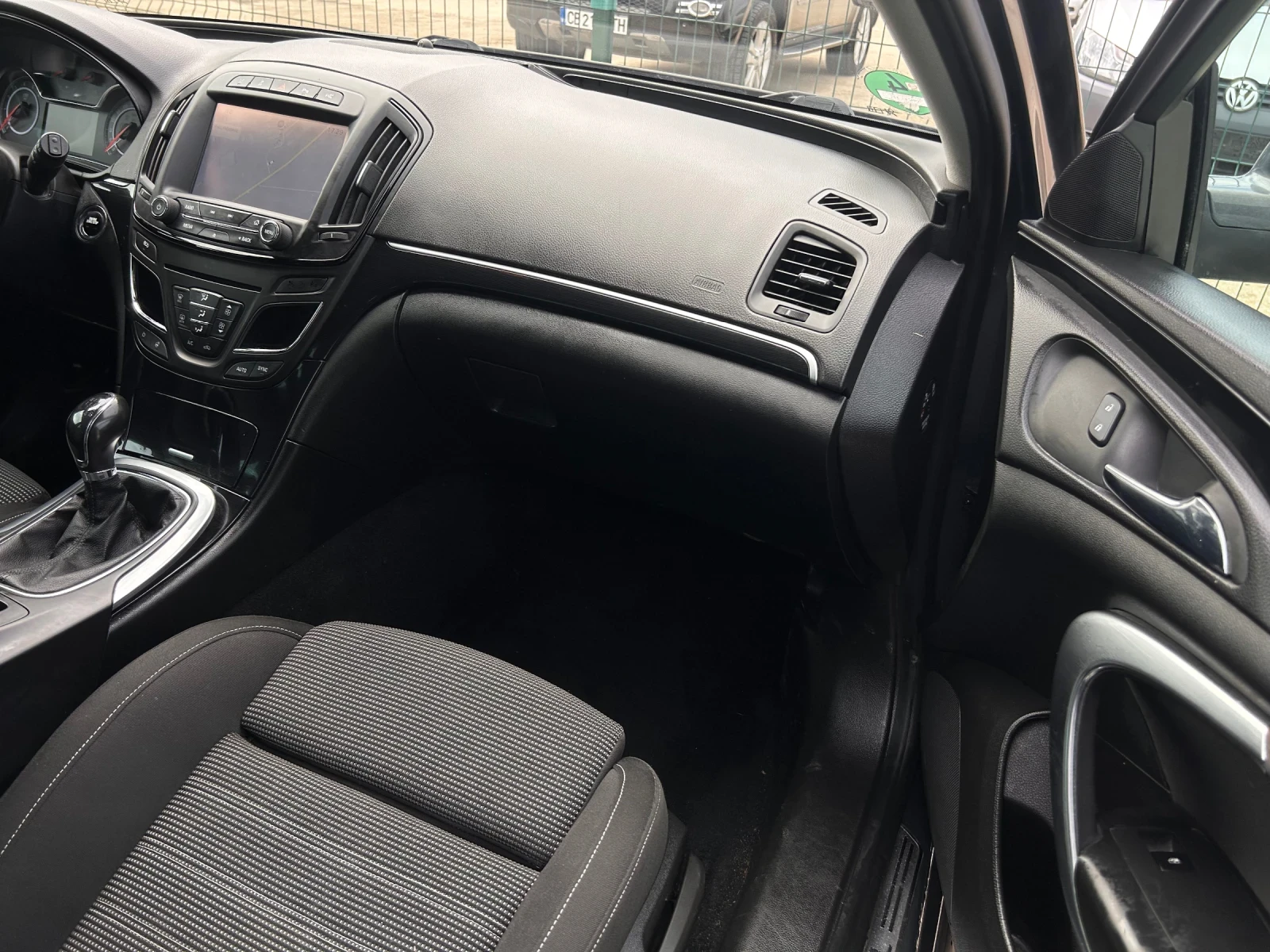 Opel Insignia, снимка 10 - Автомобили и джипове - 55598369