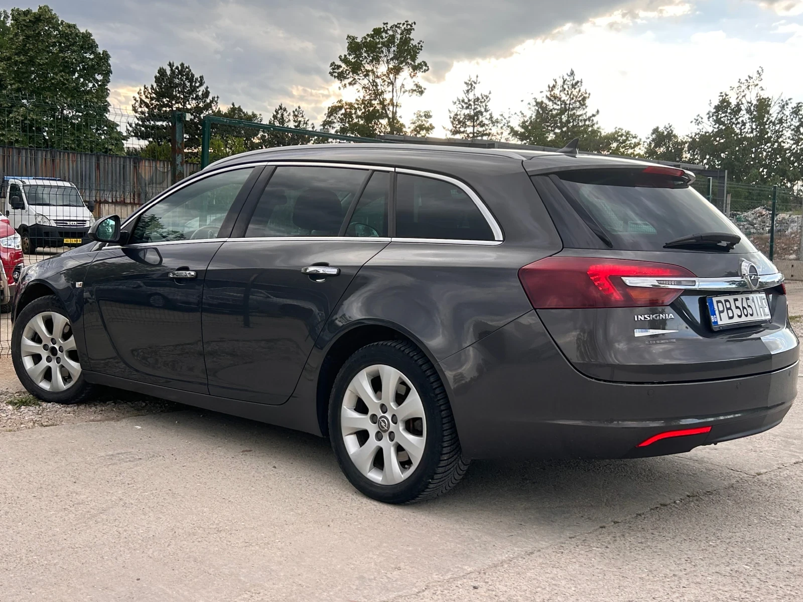 Opel Insignia, снимка 3 - Автомобили и джипове - 55598369
