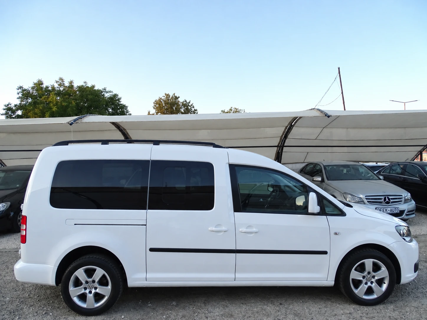 VW Caddy 1.6TDI_MAXI_Дълга База_* , снимка 7 - Автомобили и джипове - 56060299