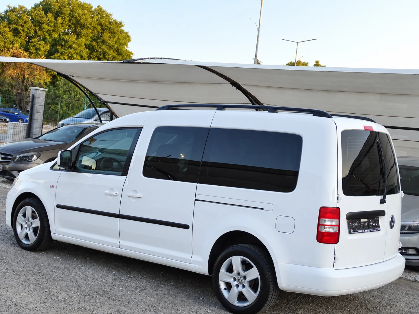 VW Caddy 1.6TDI_MAXI_Дълга База_* , снимка 5 - Автомобили и джипове - 56060299