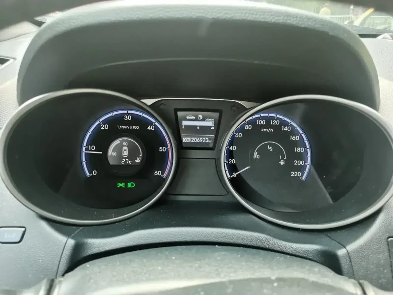 Hyundai IX35, снимка 6 - Автомобили и джипове - 51100152