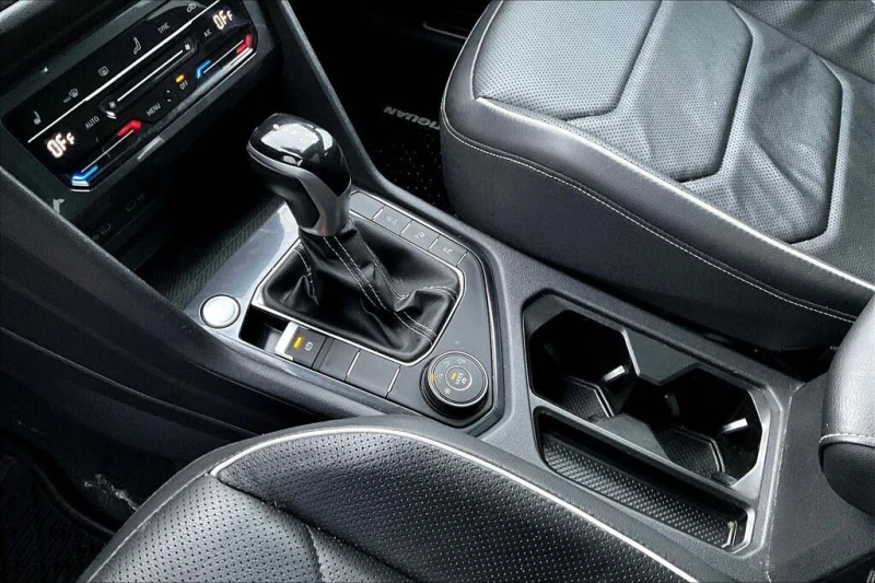 VW Tiguan R-LINE 4MOTION* ПОДГРЕВ* КАМЕРА* ПАНОРАМА* МЪРТВА , снимка 15 - Автомобили и джипове - 52936037