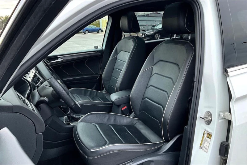 VW Tiguan R-LINE 4MOTION* ПОДГРЕВ* КАМЕРА* ПАНОРАМА* МЪРТВА , снимка 9 - Автомобили и джипове - 52936037