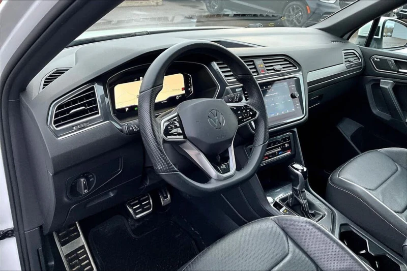 VW Tiguan R-LINE 4MOTION* ПОДГРЕВ* КАМЕРА* ПАНОРАМА* МЪРТВА , снимка 10 - Автомобили и джипове - 52936037
