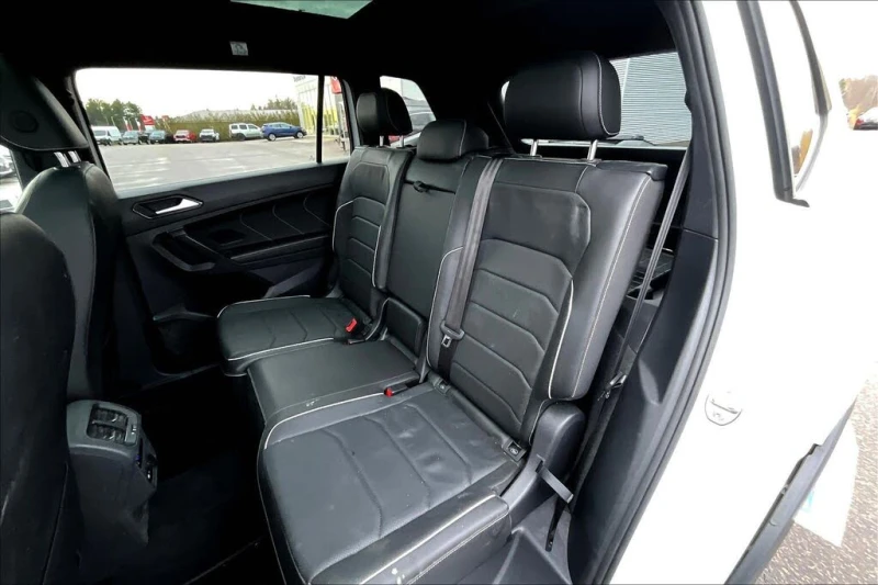 VW Tiguan R-LINE 4MOTION* ПОДГРЕВ* КАМЕРА* ПАНОРАМА* МЪРТВА , снимка 16 - Автомобили и джипове - 52936037