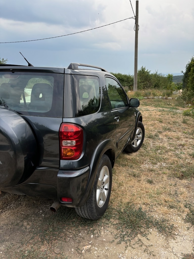 Toyota Rav4 Къса база, снимка 5 - Автомобили и джипове - 46741165