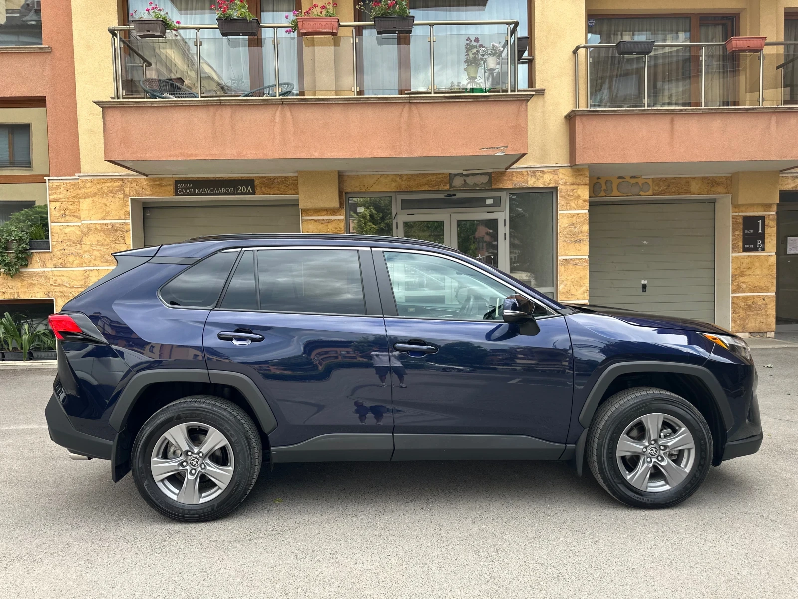 Toyota Rav4 2.5 XLE AWD - изображение 7
