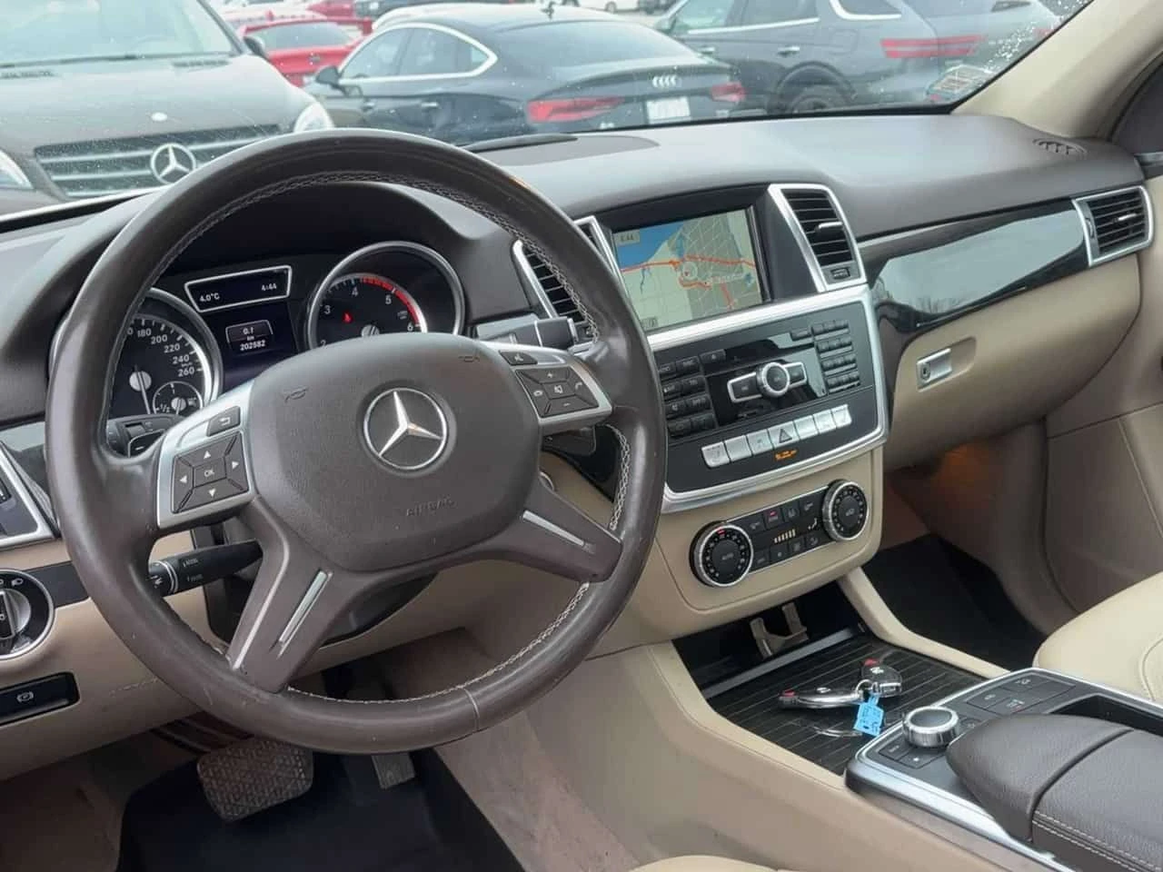 Mercedes-Benz ML 350 * BlueTEC * ПОДГРЕВ * ПАНОРАМА * ПРЕДСТАВИТЕЛСТВО, снимка 9 - Автомобили и джипове - 53989385