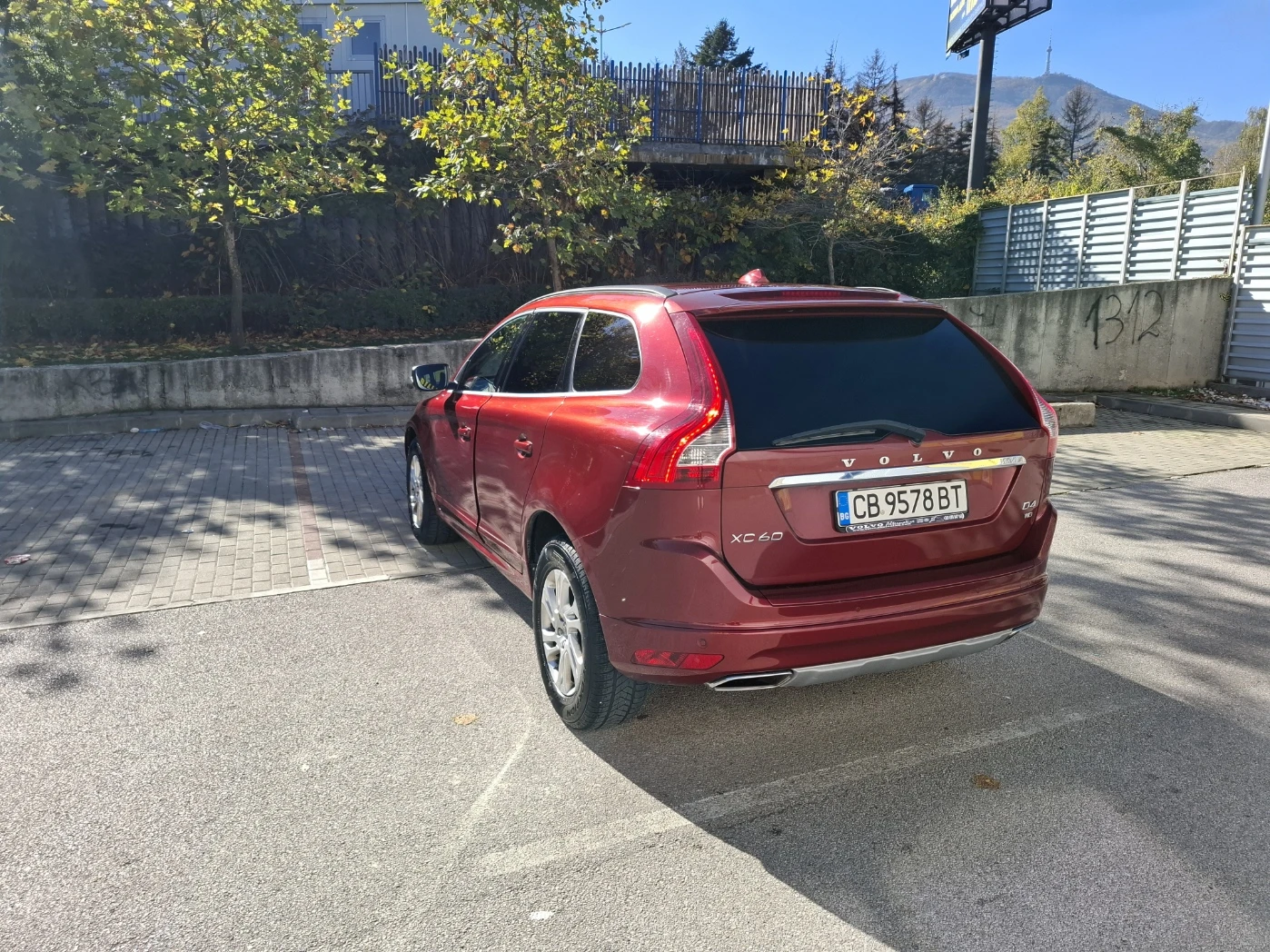 Volvo XC60 2.4 D4 AWD, снимка 3 - Автомобили и джипове - 54014288