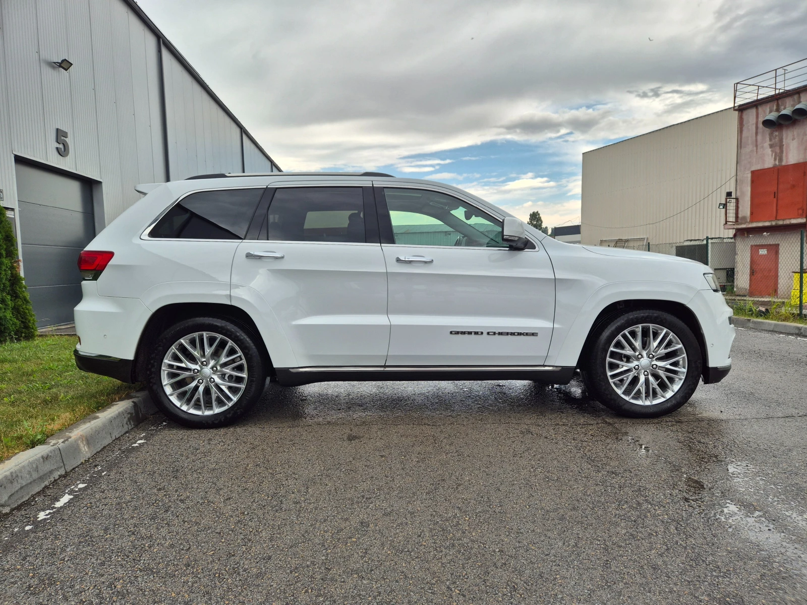 Jeep Grand cherokee 3.0d Summit 2017г.157х.км. Швейцария , снимка 4 - Автомобили и джипове - 55265186