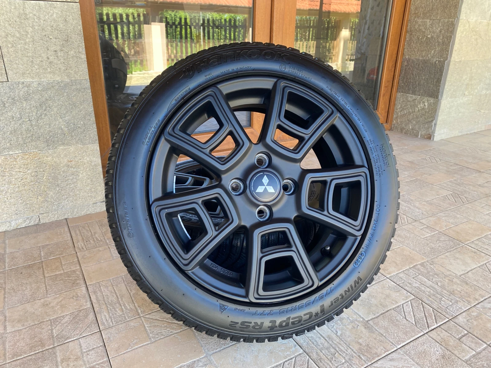 Гуми с джанти Hankook 175/55R15, снимка 7 - Гуми и джанти - 54556209