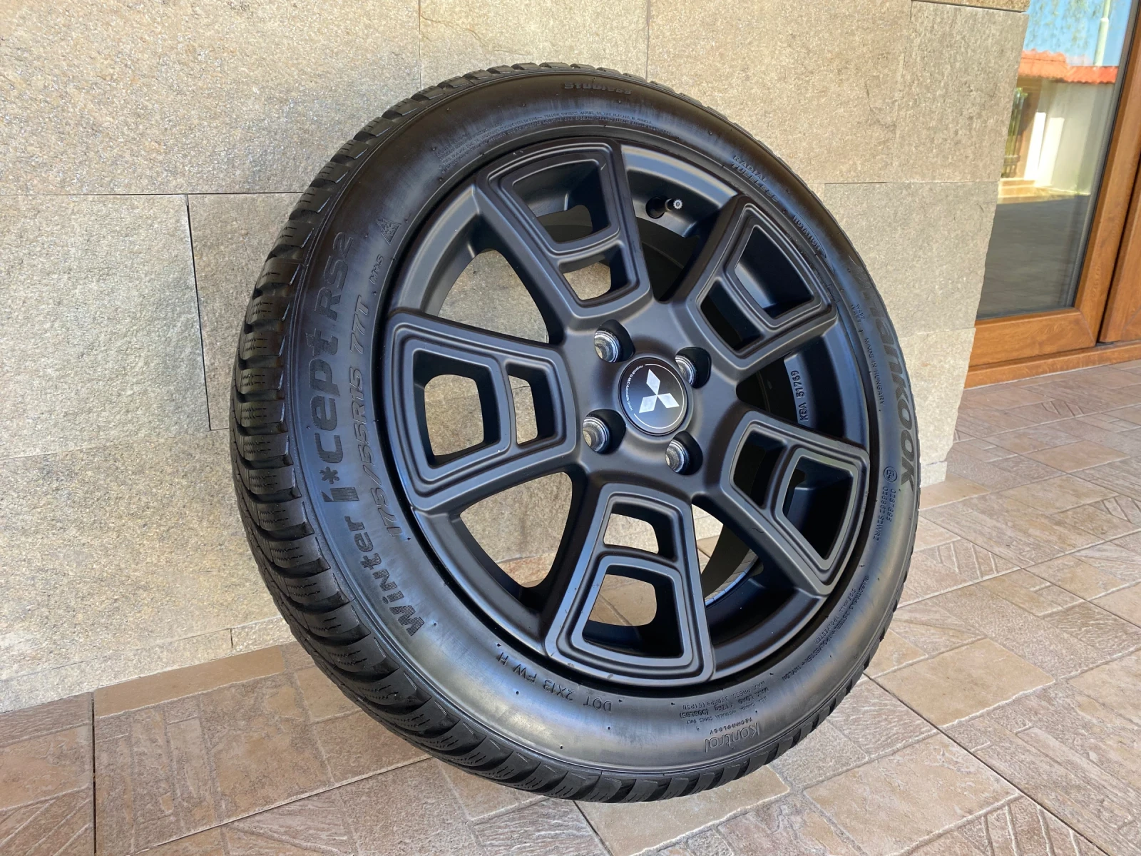Гуми с джанти Hankook 175/55R15, снимка 3 - Гуми и джанти - 54556209