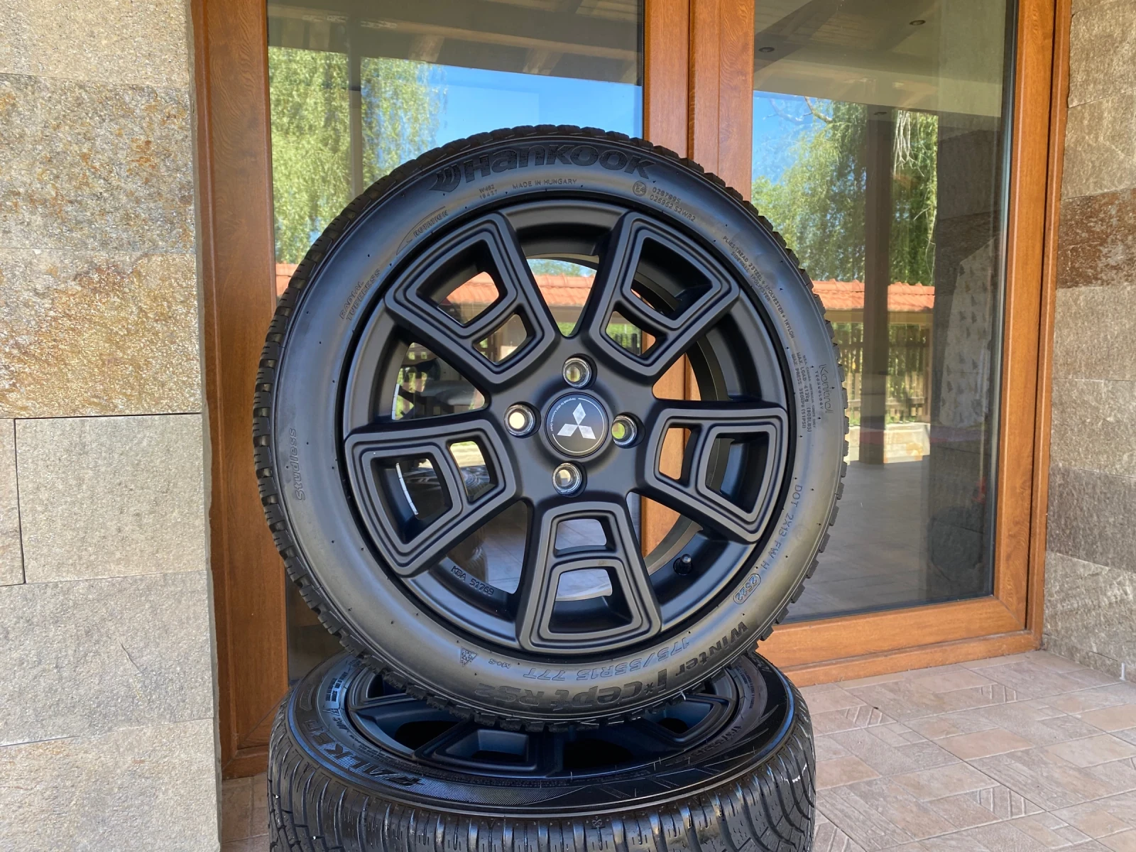 Гуми с джанти Hankook 175/55R15, снимка 2 - Гуми и джанти - 54556209