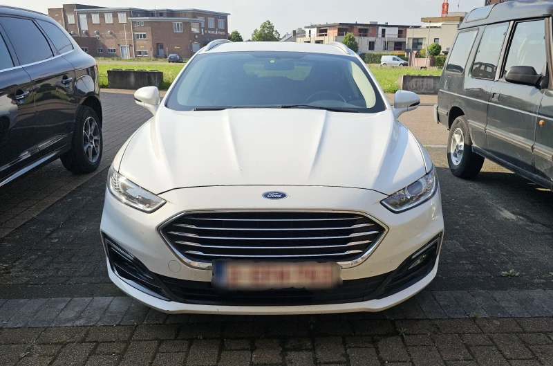 Ford Mondeo 2.0 Ecoblue Facelift, Напълно обслужена!, снимка 3 - Автомобили и джипове - 47913733