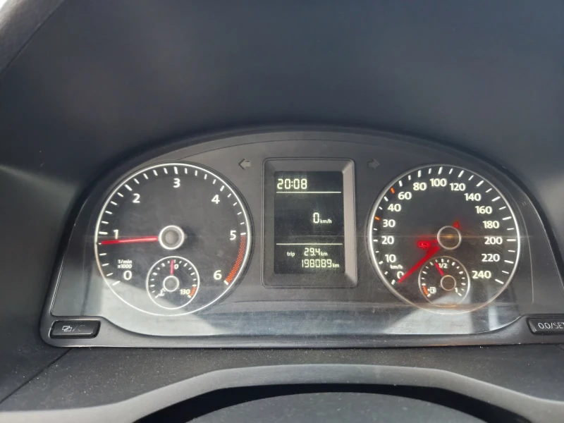 VW Caddy, снимка 10 - Автомобили и джипове - 50304618