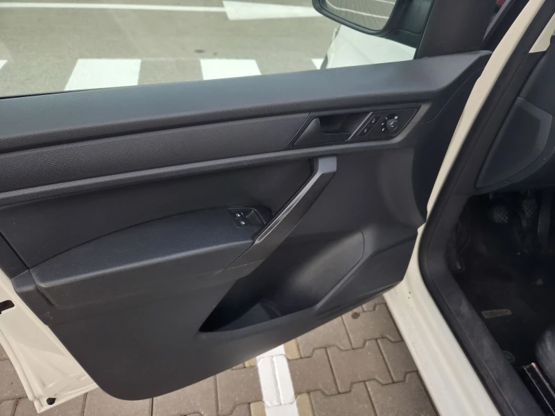 VW Caddy, снимка 8 - Автомобили и джипове - 50304618