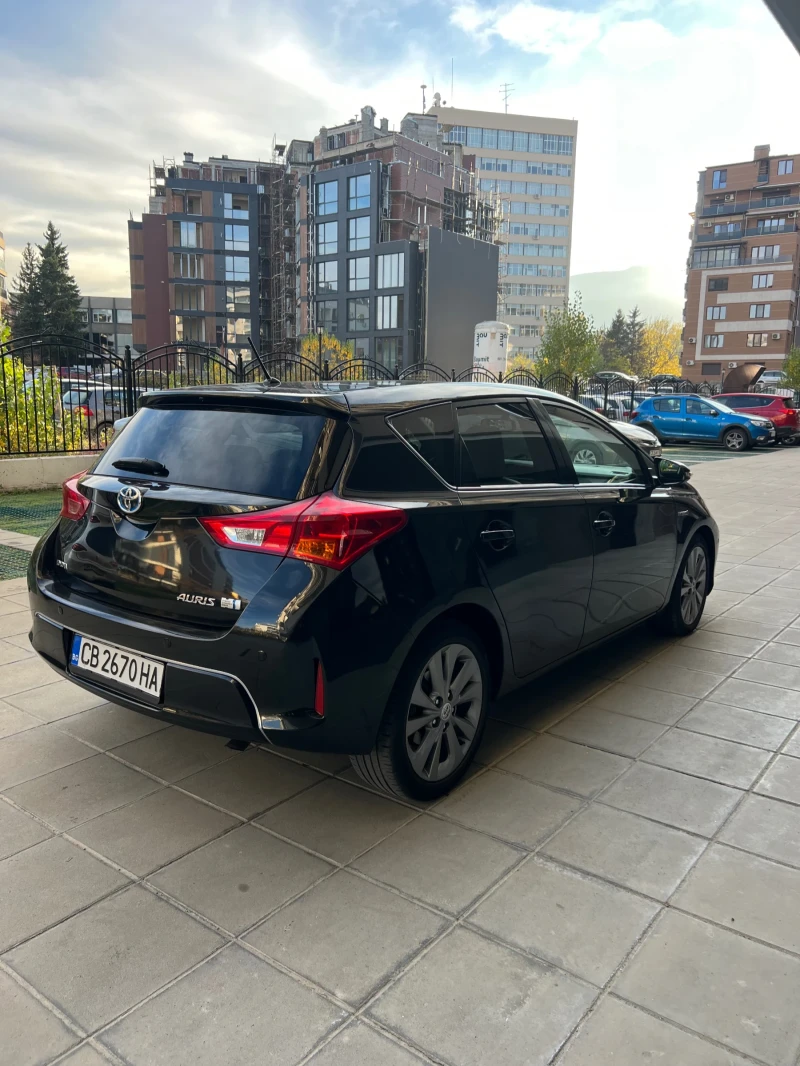 Toyota Auris VIP Hybrid, снимка 5 - Автомобили и джипове - 52597937