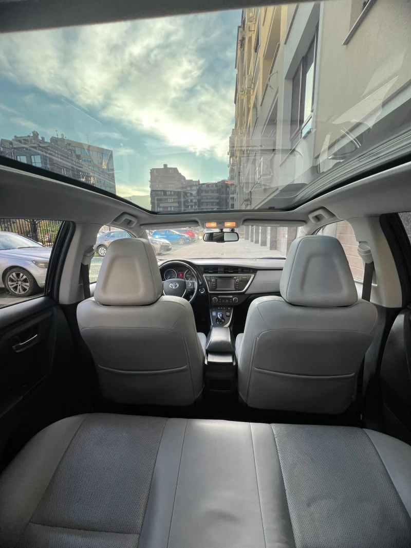 Toyota Auris VIP Hybrid, снимка 13 - Автомобили и джипове - 52597937