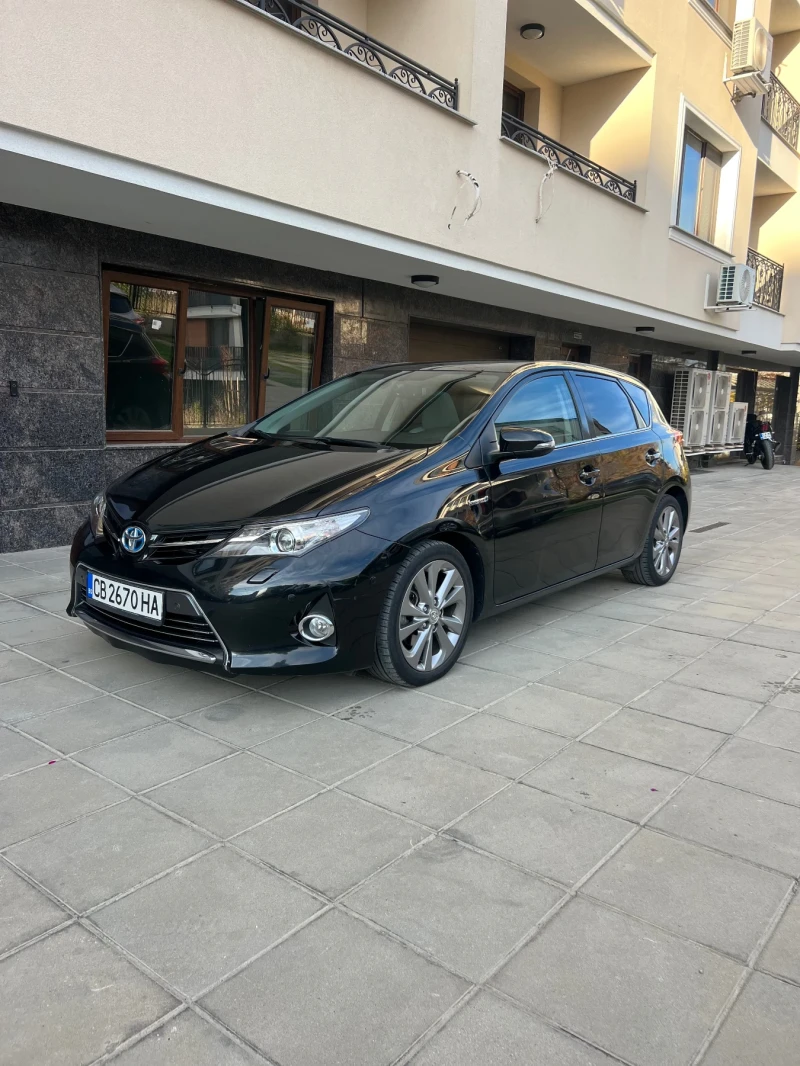 Toyota Auris VIP Hybrid, снимка 2 - Автомобили и джипове - 52597937