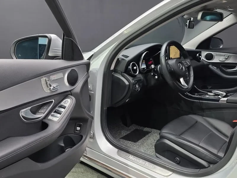 Mercedes-Benz C 220 4MATIC, снимка 10 - Автомобили и джипове - 54282237