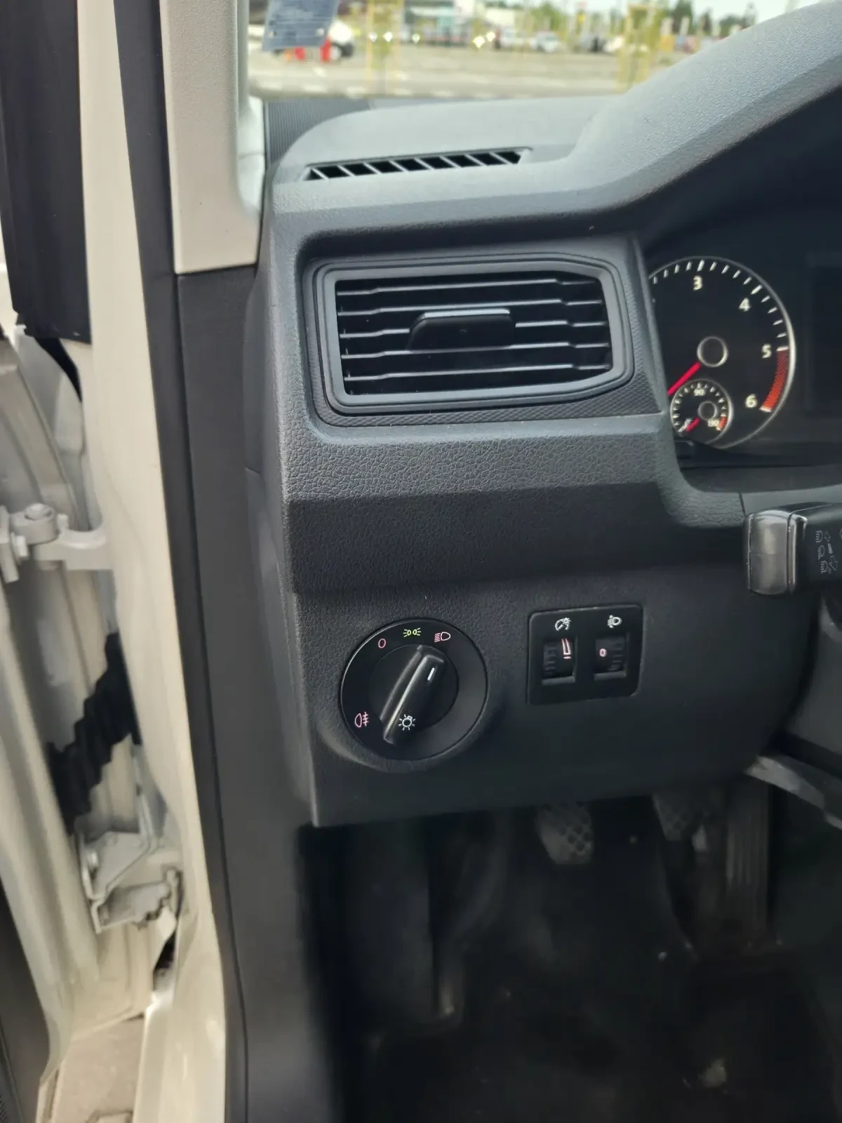 VW Caddy, снимка 7 - Автомобили и джипове - 50304618