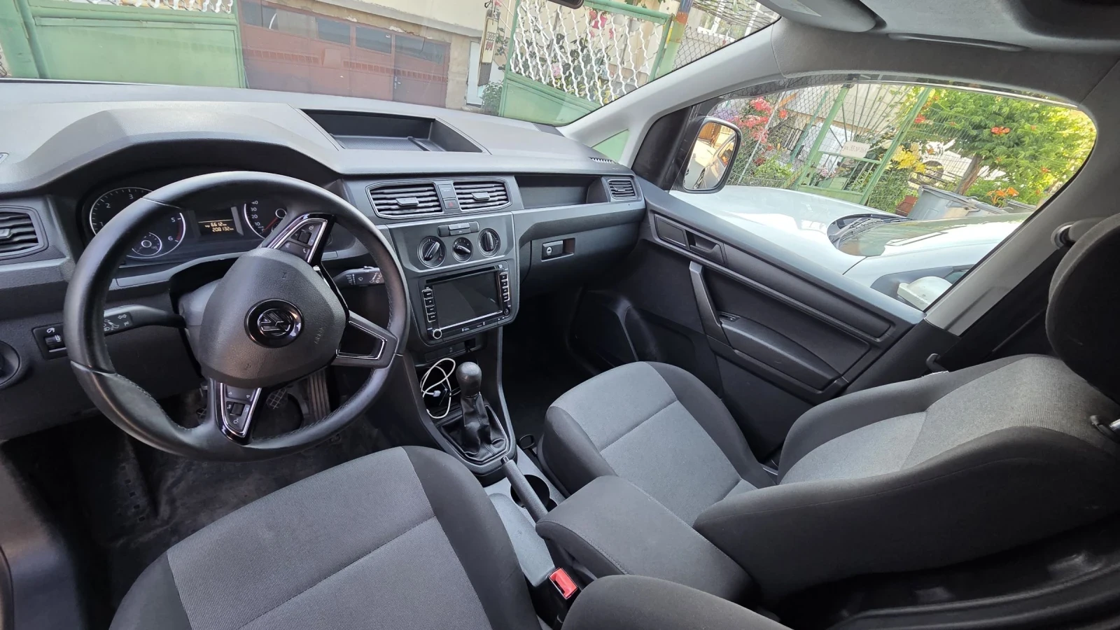 VW Caddy, снимка 10 - Автомобили и джипове - 50304618