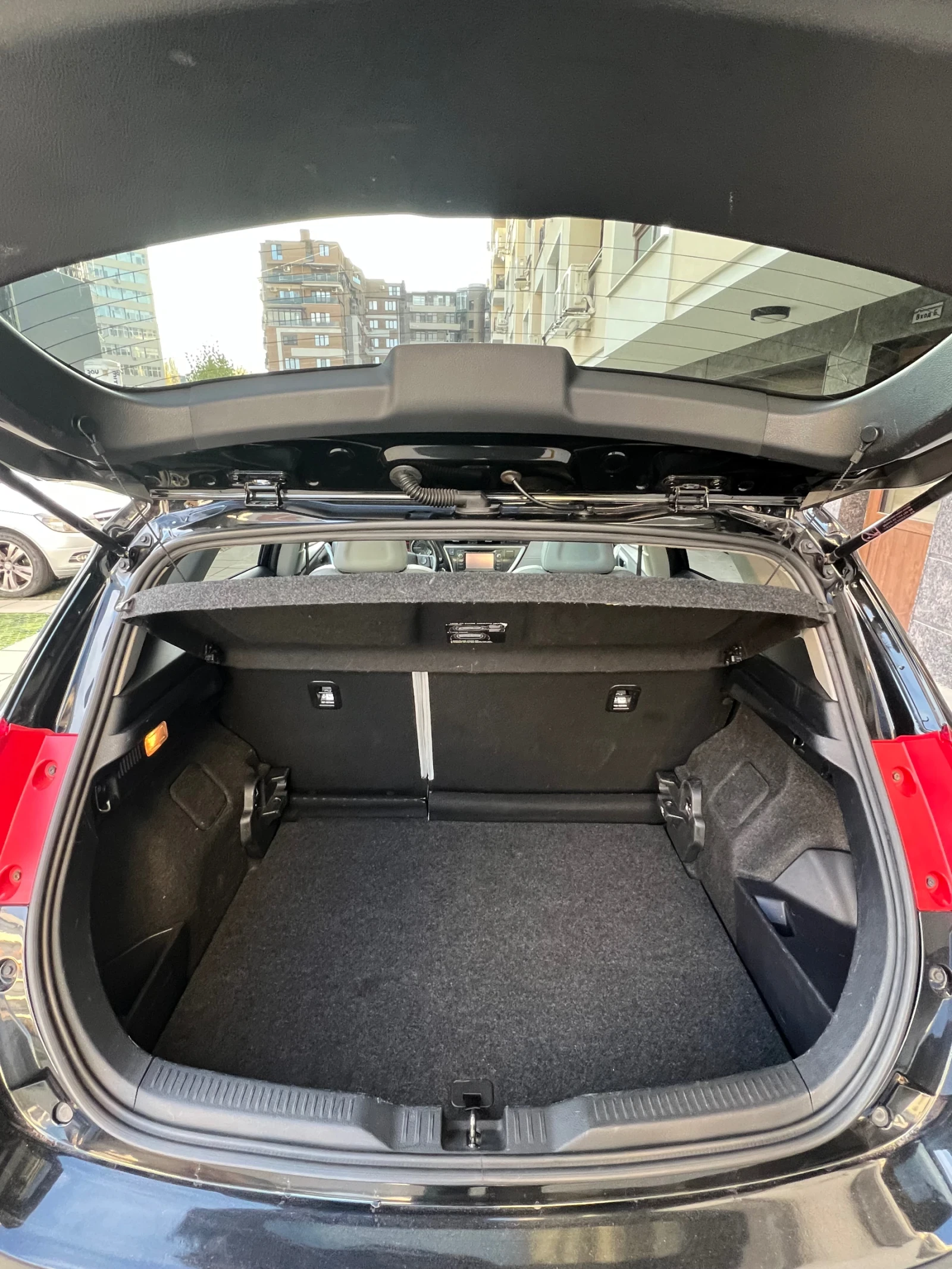 Toyota Auris VIP Hybrid | Mobile.bg   11