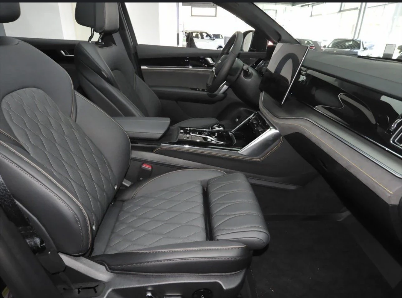 BYD Tang 7 местен панорама, снимка 6 - Автомобили и джипове - 54179649