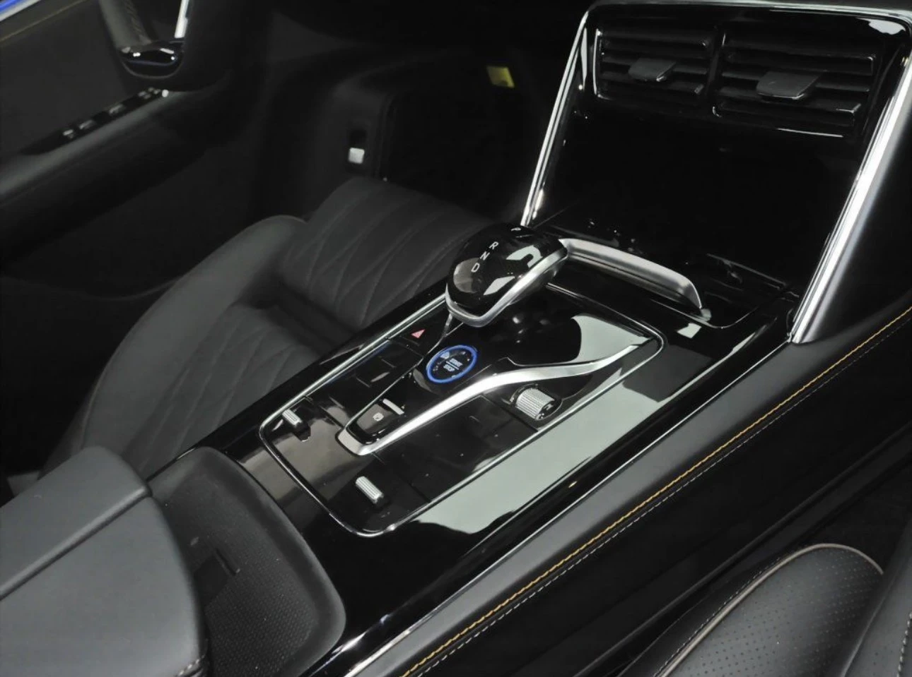 BYD Tang 7 местен панорама, снимка 4 - Автомобили и джипове - 54179649