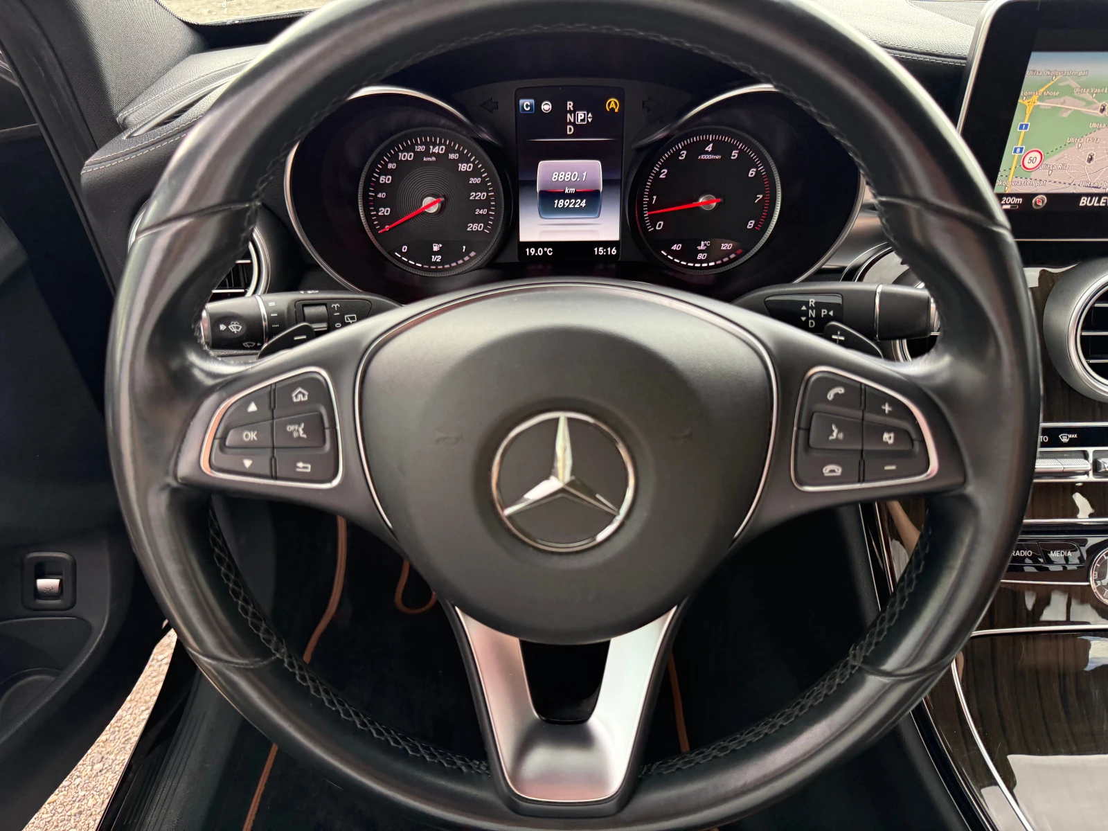 Mercedes-Benz C 400 4M AMG/DESIGNO/360/DISTR/ОБДУХ/K LESS/H UP/ПЕЧКА, снимка 17 - Автомобили и джипове - 54539629