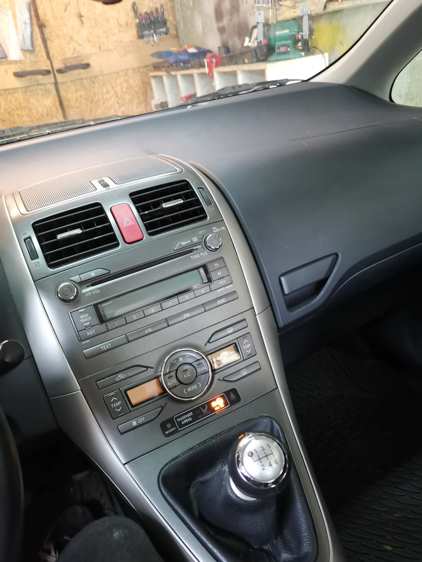 Toyota Auris, снимка 7 - Автомобили и джипове - 54767532
