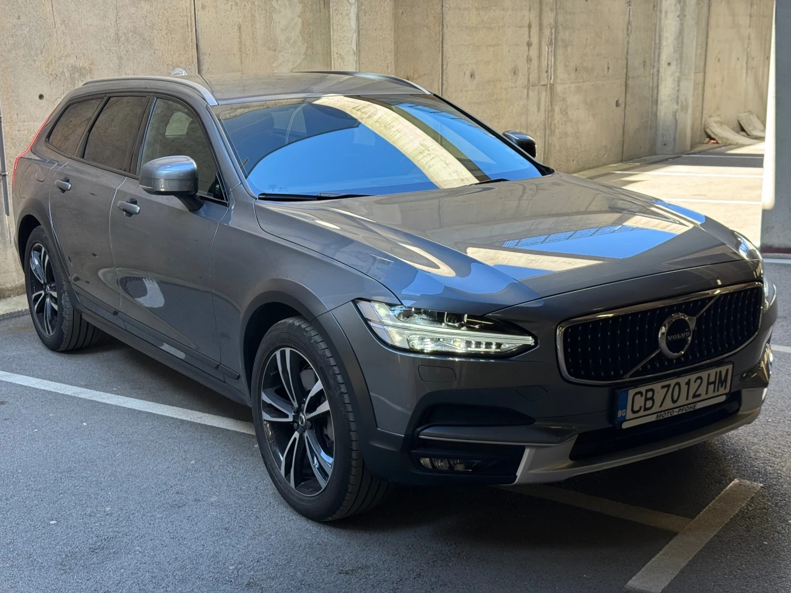 Volvo V90 Cross Country D5 AWD Inscription, снимка 9 - Автомобили и джипове - 55849130