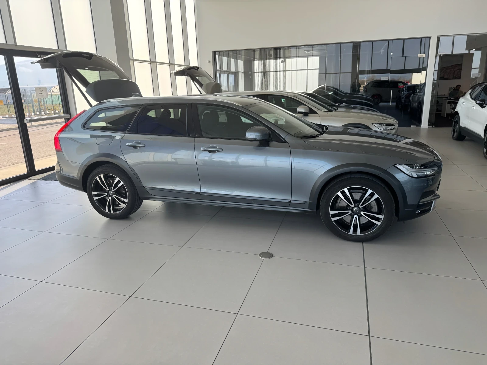 Volvo V90 Cross Country D5 AWD Inscription, снимка 2 - Автомобили и джипове - 55849130