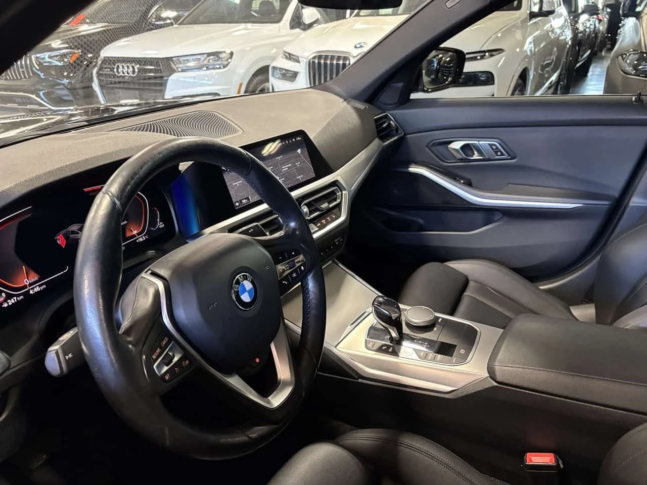 BMW 330 xDrive| AWD| CLUSTERNAV| SUNROOF| , снимка 13 - Автомобили и джипове - 56213918