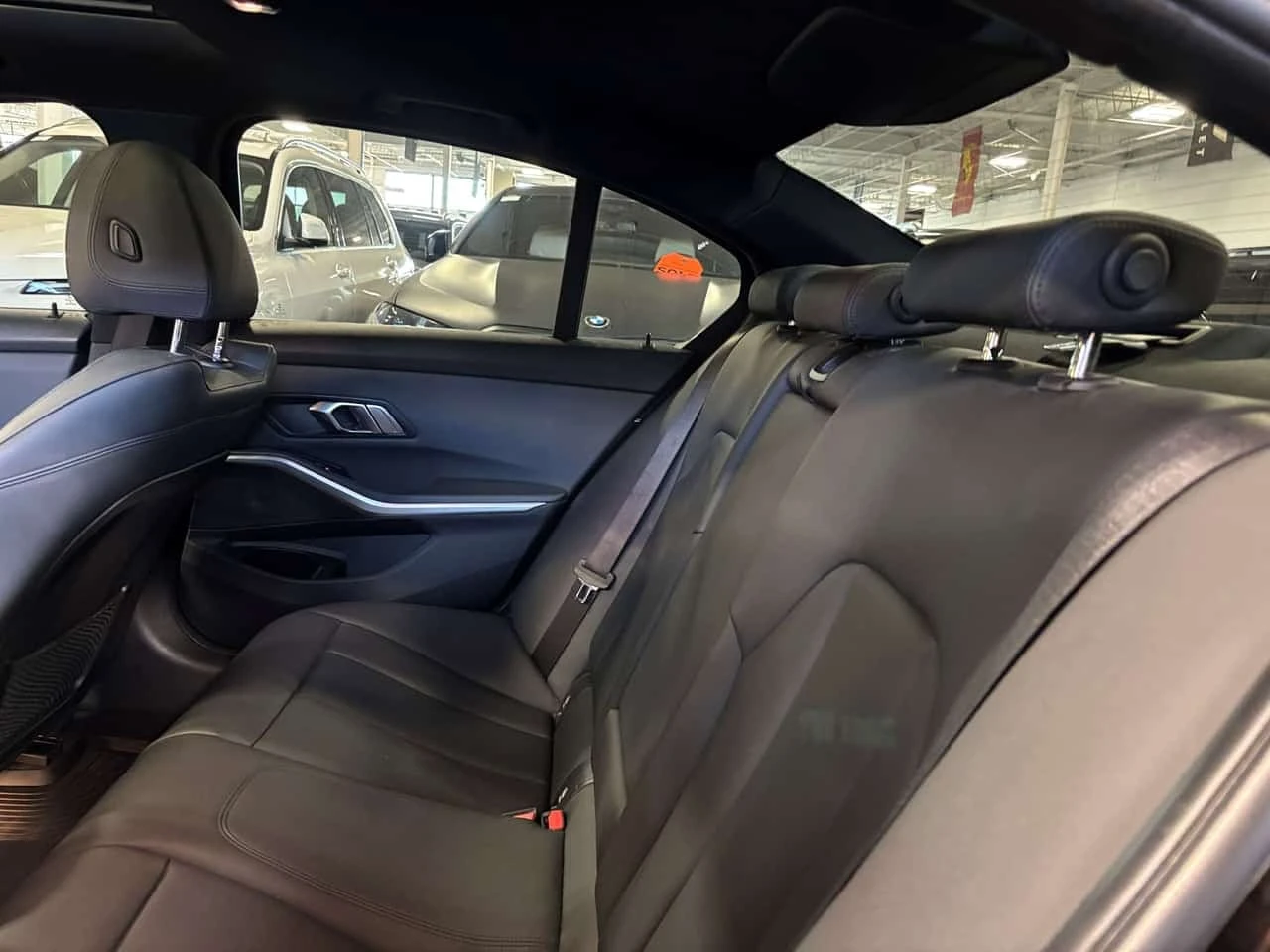 BMW 330 xDrive| AWD| CLUSTERNAV| SUNROOF| , снимка 8 - Автомобили и джипове - 56213918
