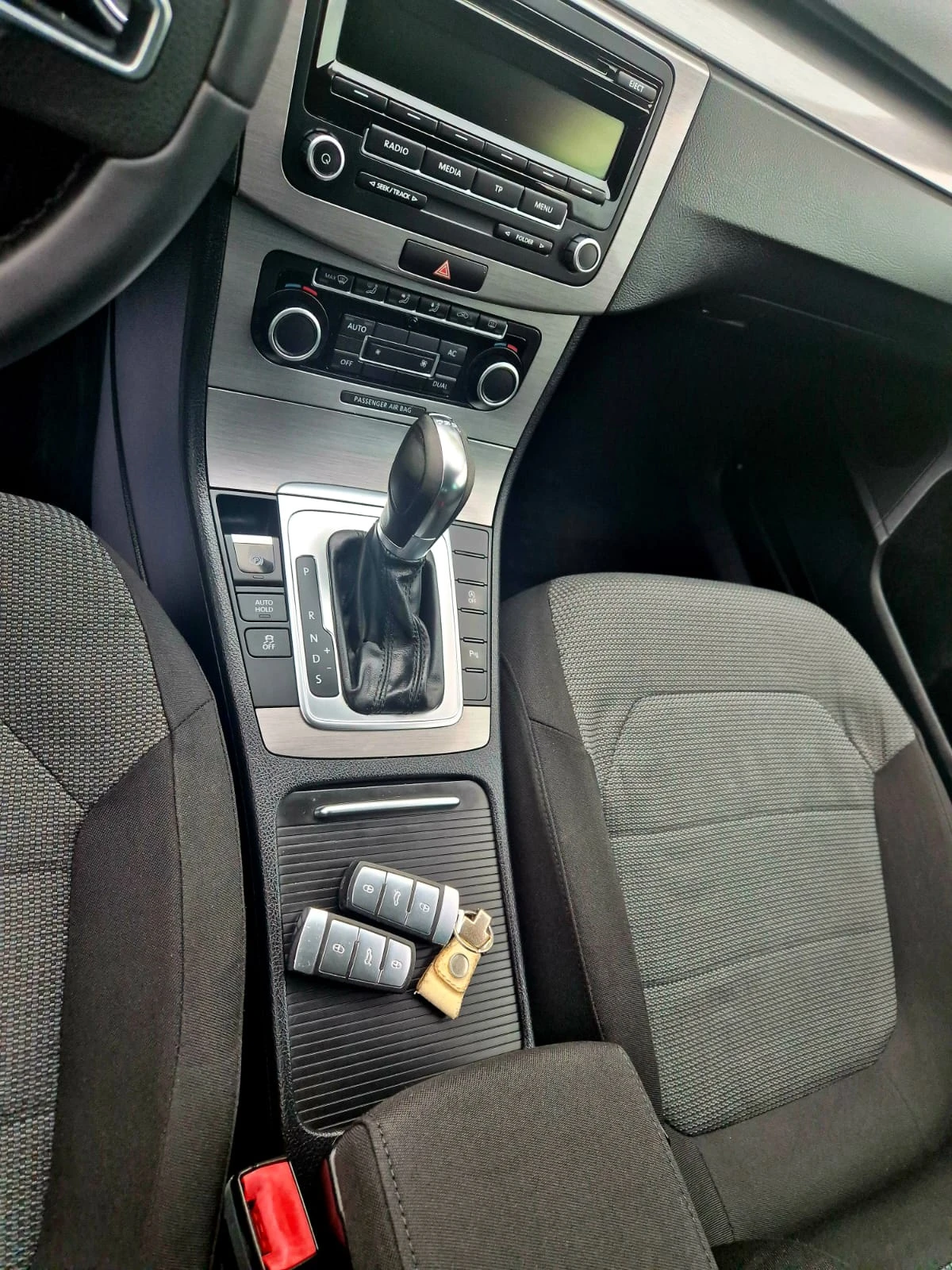 VW Passat 2.0 TDI BLUE MOTION/Auto, снимка 14 - Автомобили и джипове - 56288273