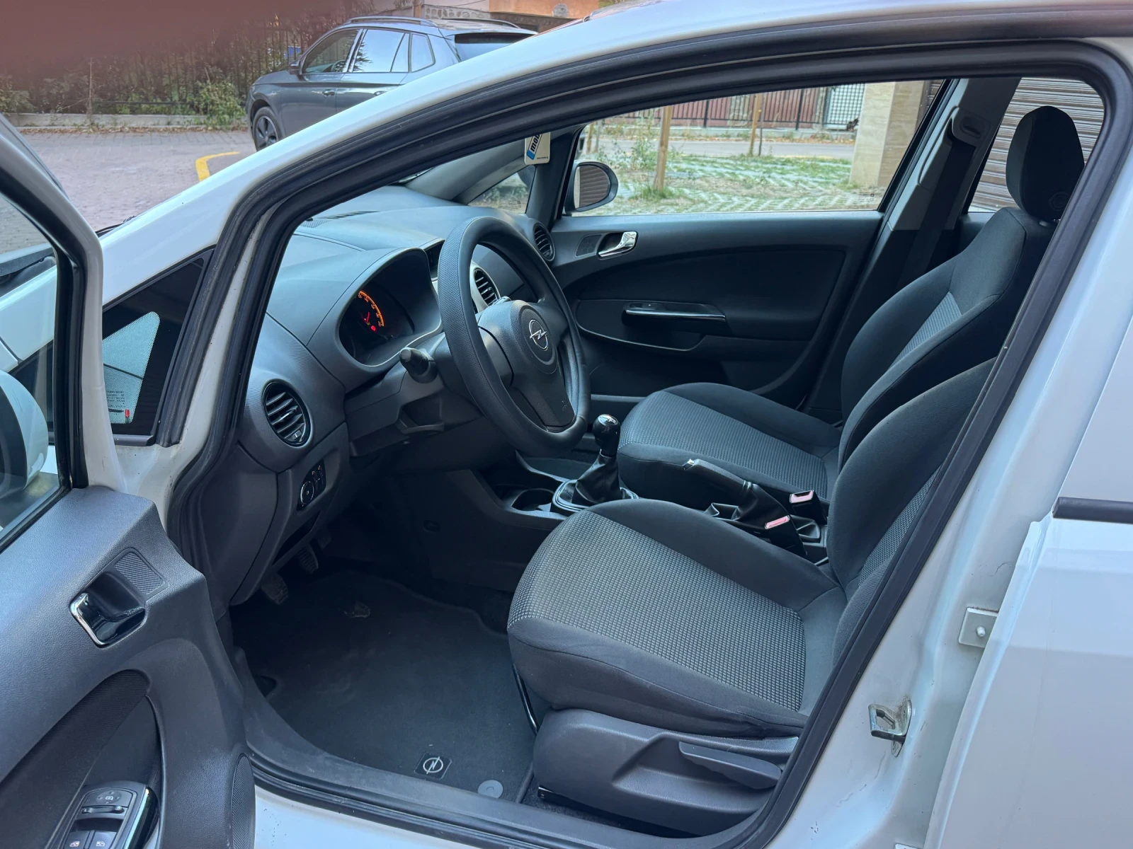 Opel Corsa, снимка 8 - Автомобили и джипове - 56349981