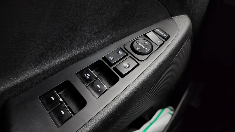 Hyundai Tucson 2.0 4WD MODERN autogeorge.com, снимка 17 - Автомобили и джипове - 51903379