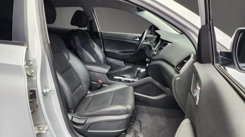 Hyundai Tucson 2.0 4WD MODERN autogeorge.com, снимка 10 - Автомобили и джипове - 51903379