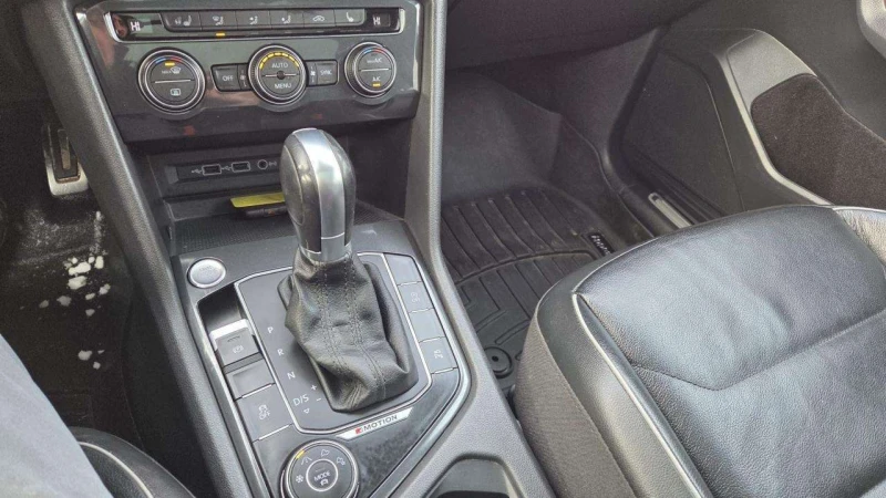 VW Tiguan HIGHLINE, LEATHER, ROOF, ONLY 133KMS, CERTIFIED, снимка 17 - Автомобили и джипове - 53342907