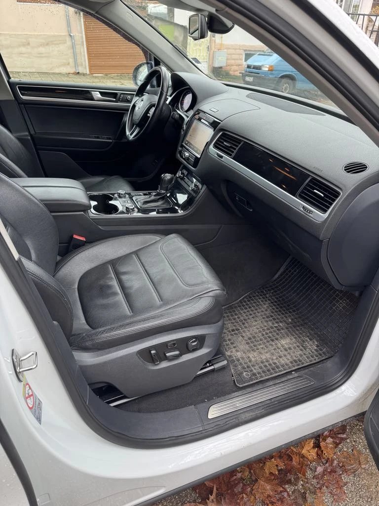 VW Touareg 7p, снимка 8 - Автомобили и джипове - 47939754