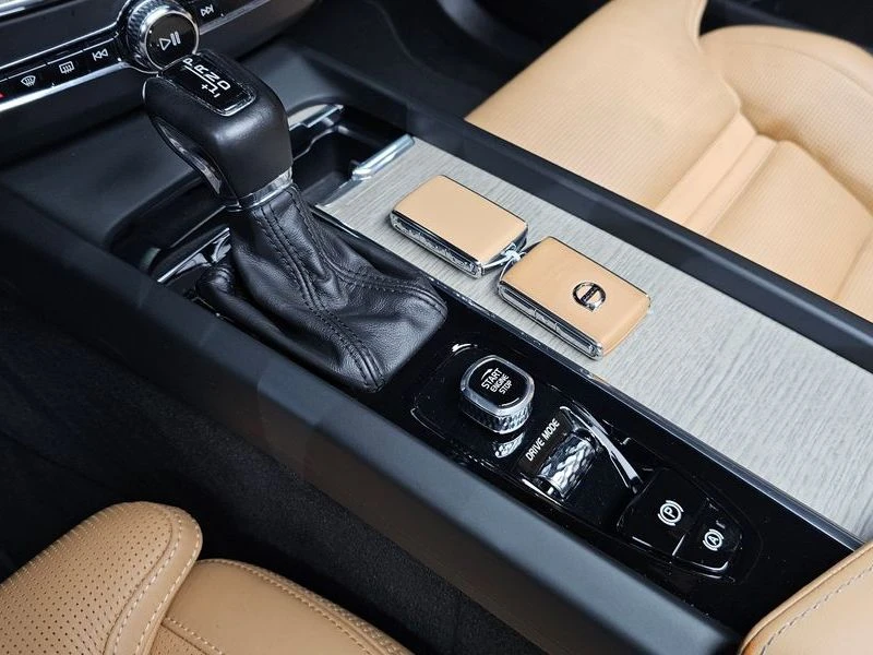 Volvo XC60 D5 Inscription| 235к.с.| ВКЛ.ТЕХНОТЕСТ, снимка 9 - Автомобили и джипове - 55171515