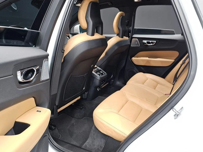 Volvo XC60 D5 Inscription| 235к.с.| ВКЛ.ТЕХНОТЕСТ, снимка 11 - Автомобили и джипове - 55171515