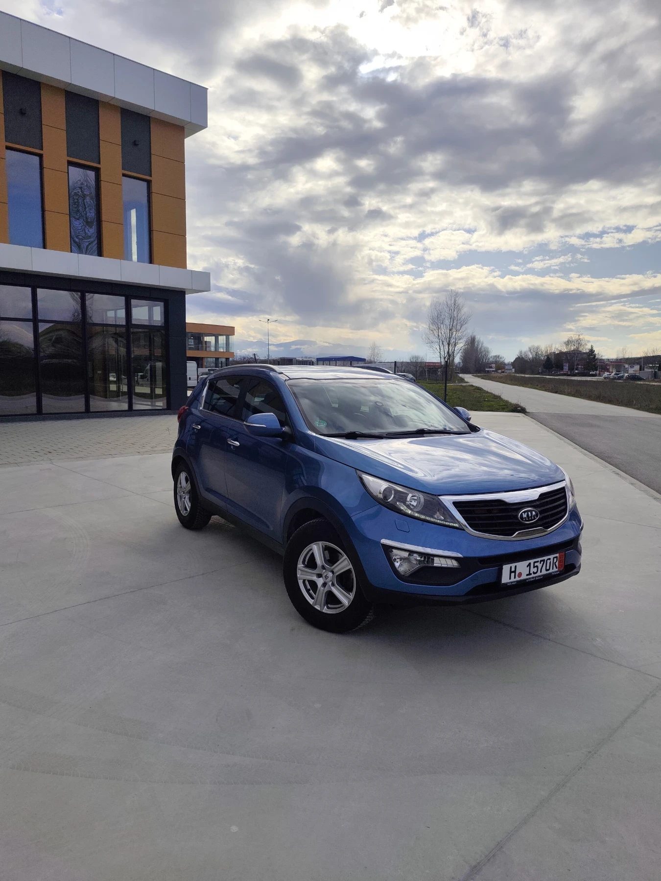 Kia Sportage LPG Lovato, KeylessGo, ксенон, кожа, Топ състояние, снимка 3 - Автомобили и джипове - 53508304