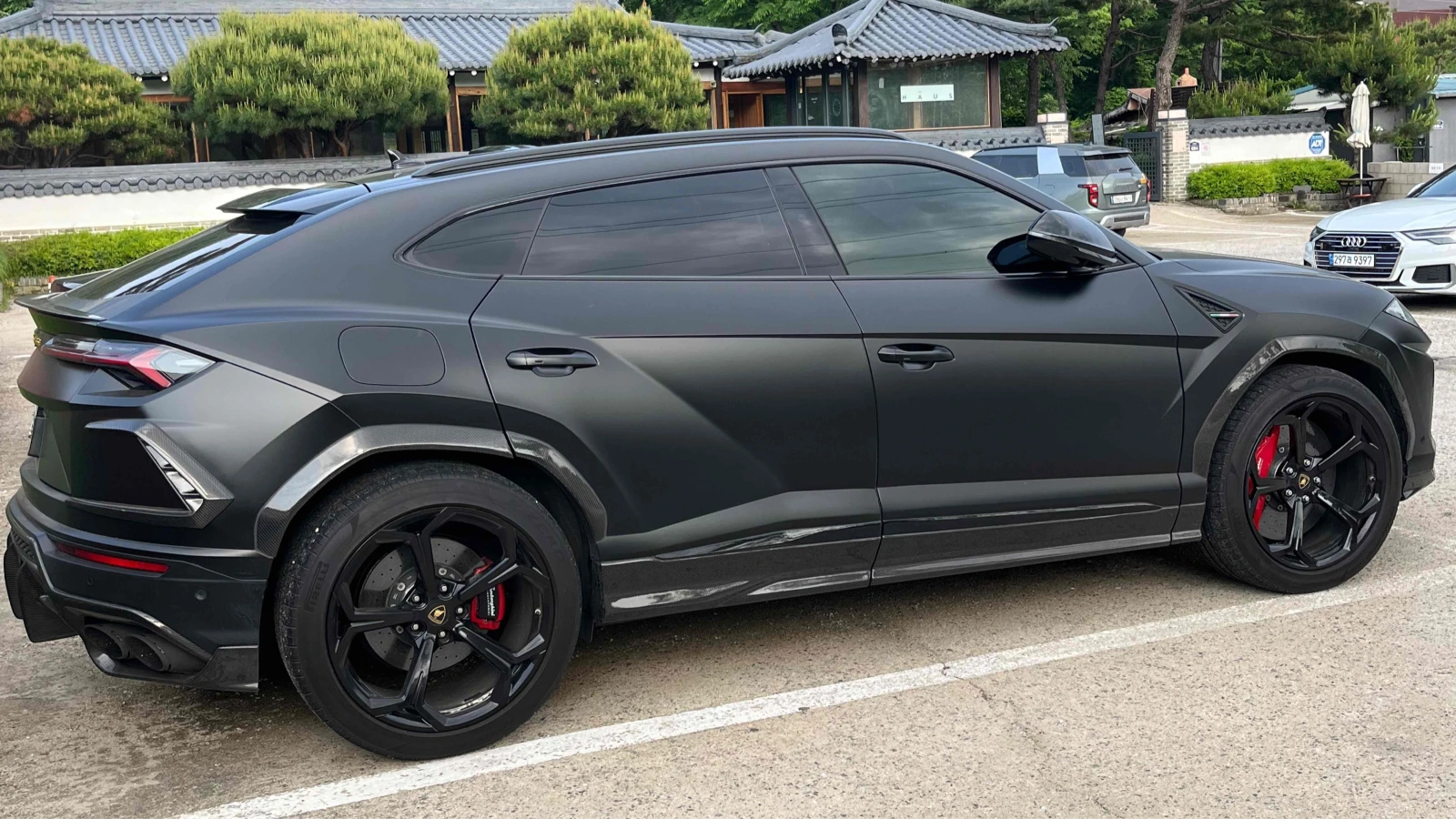Lamborghini Urus Murdered Out* NERO NEMESIS* B&O* CARBON* ������ �� | Mobile.bg � ����������� 3