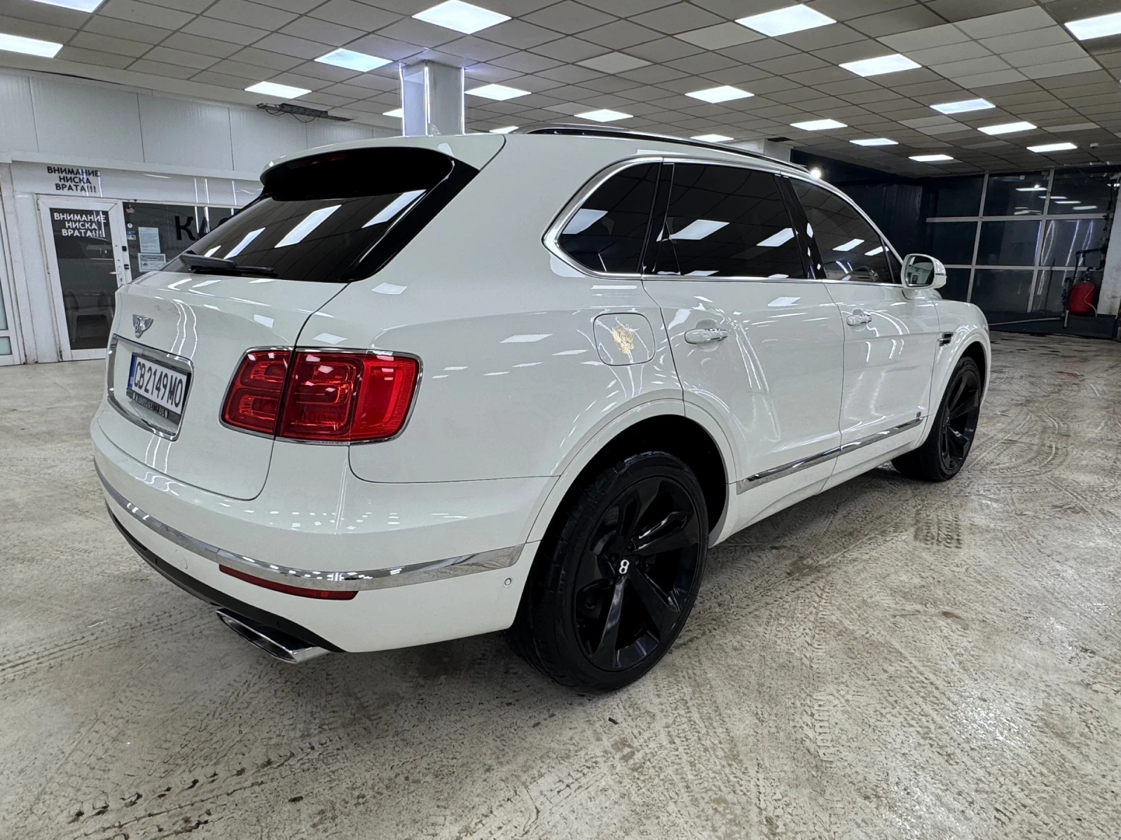 Bentley Bentayga First Edition 6.0 W12  салон с диамантен шев, снимка 6 - Автомобили и джипове - 54231993