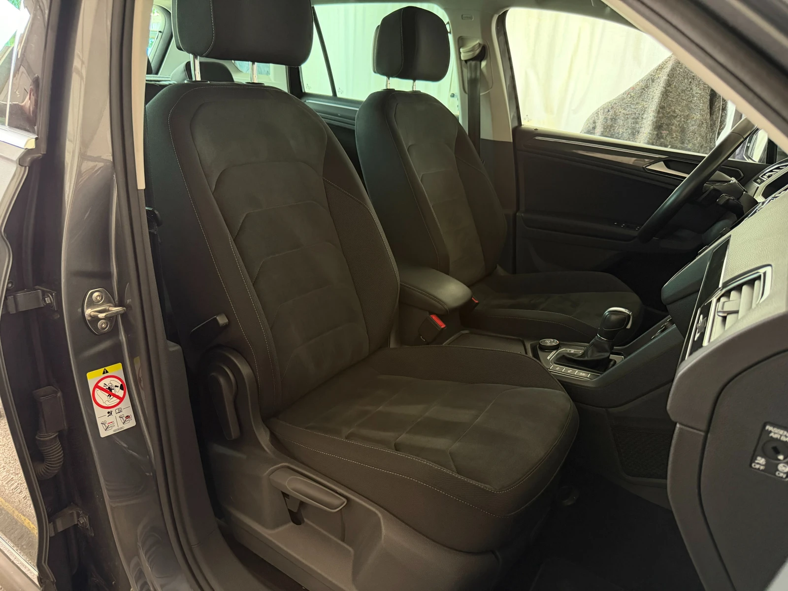 VW Tiguan 2.0TDI* 4x4* СЕРВИЗНА КНИЖКА С ПЪЛНА ИСТОРИЯ В VW, снимка 12 - Автомобили и джипове - 54871060