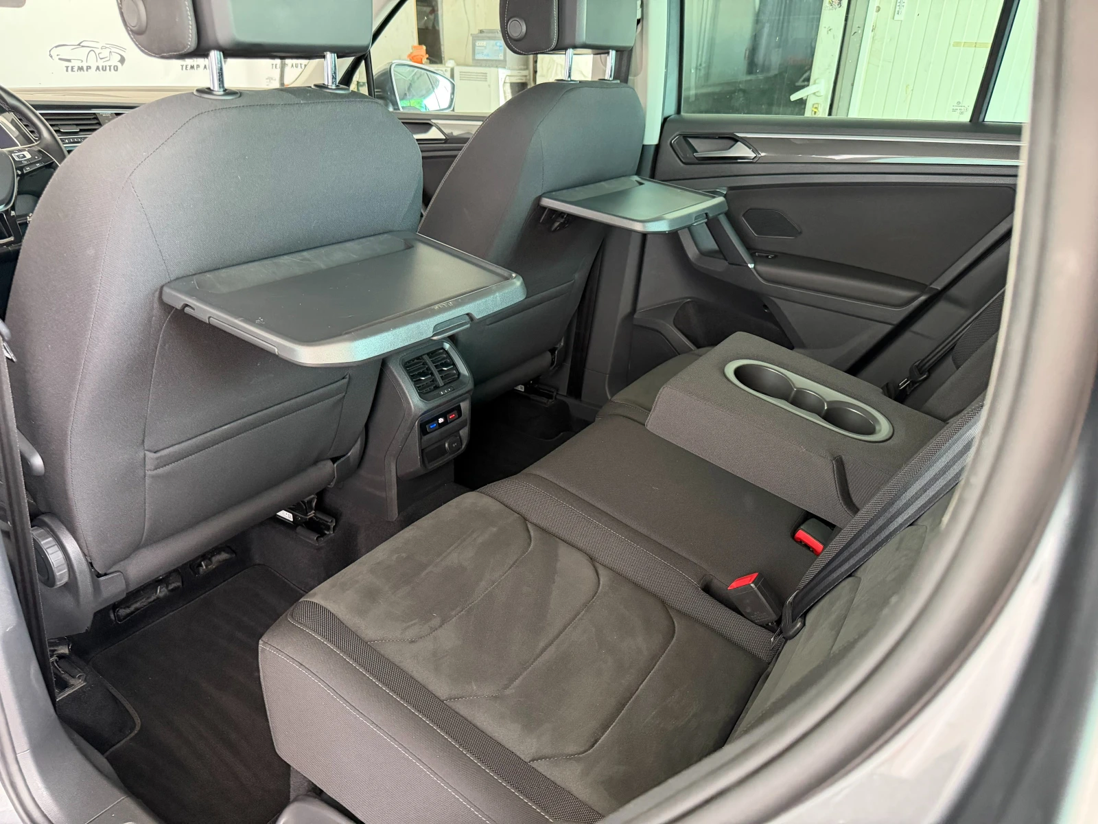 VW Tiguan 2.0TDI* 4x4* СЕРВИЗНА КНИЖКА С ПЪЛНА ИСТОРИЯ В VW, снимка 9 - Автомобили и джипове - 54871060